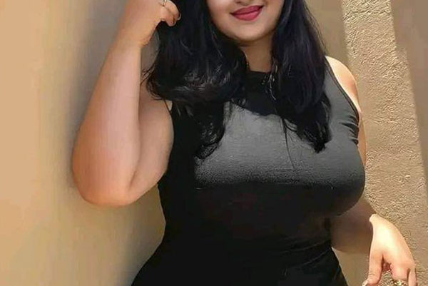 Nootan showing us her sexy big boobs